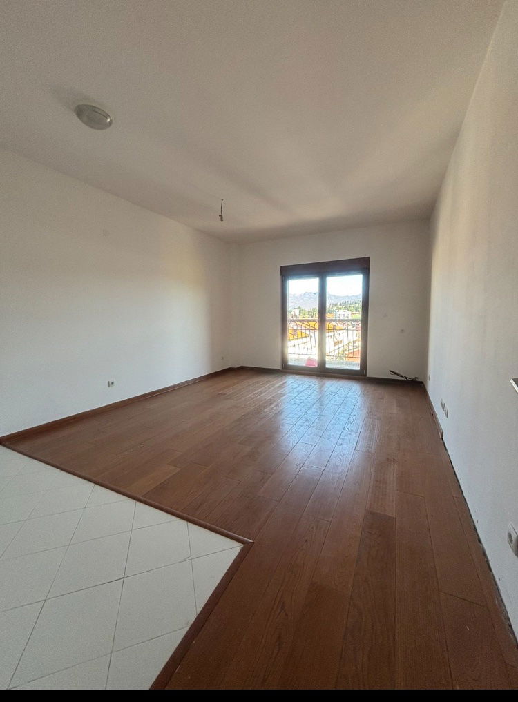 Продаж - Квартира Podgorica, Momišići