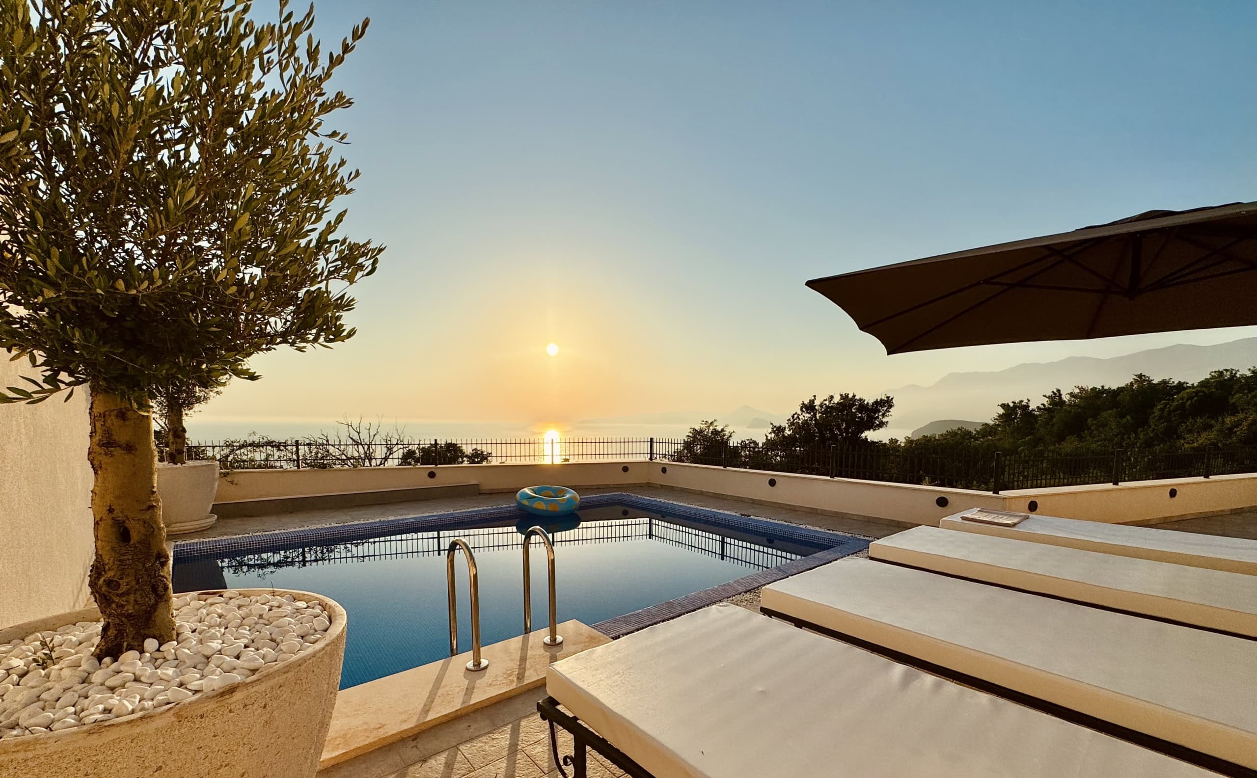 Продаж - Будинок Budva, Reževići