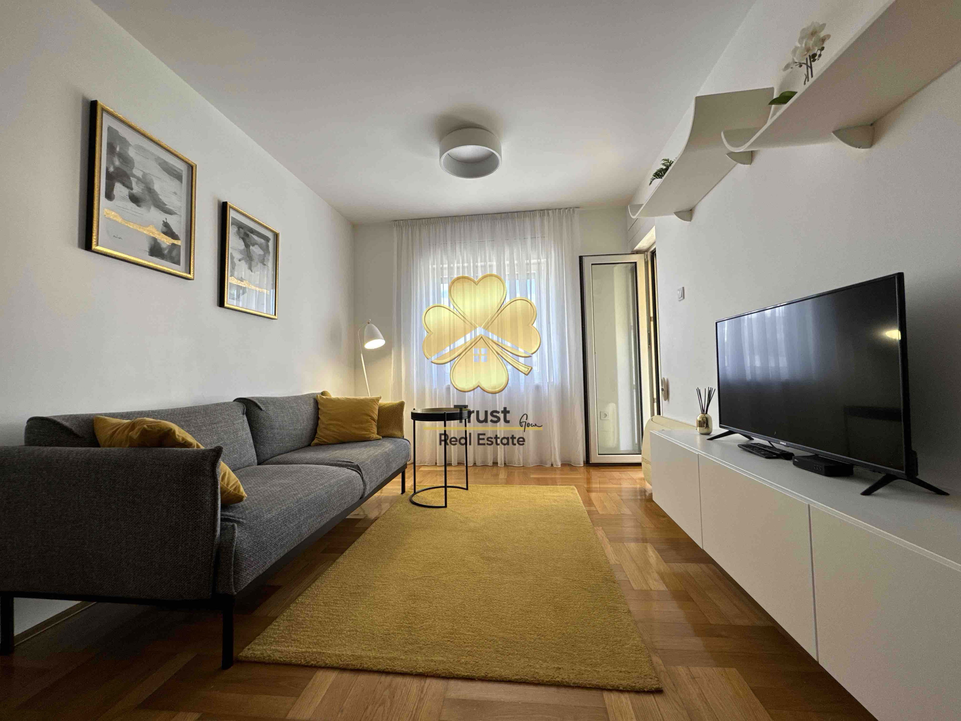 Izdavanje - Stan Podgorica, Preko Morače