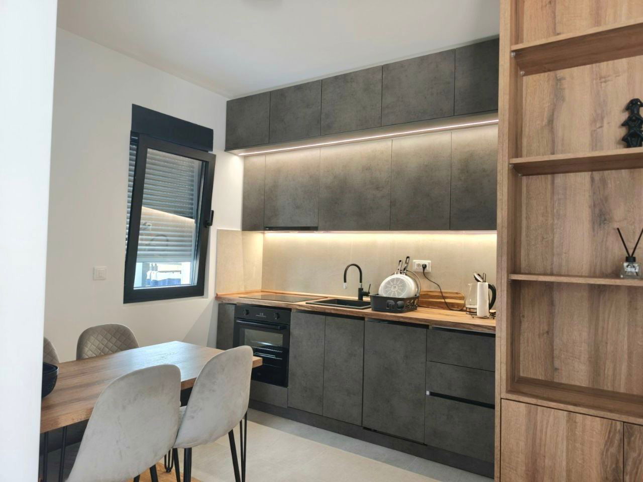 Izdavanje - Stan Herceg Novi, Bijela