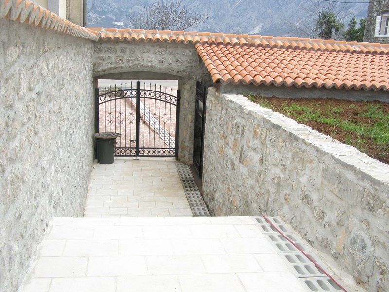Satış - Ev Kotor, Stoliv