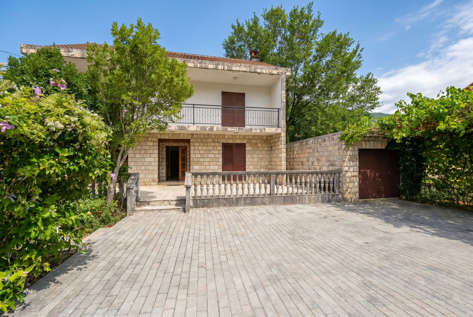Продаж - Будинок Budva, Lastva