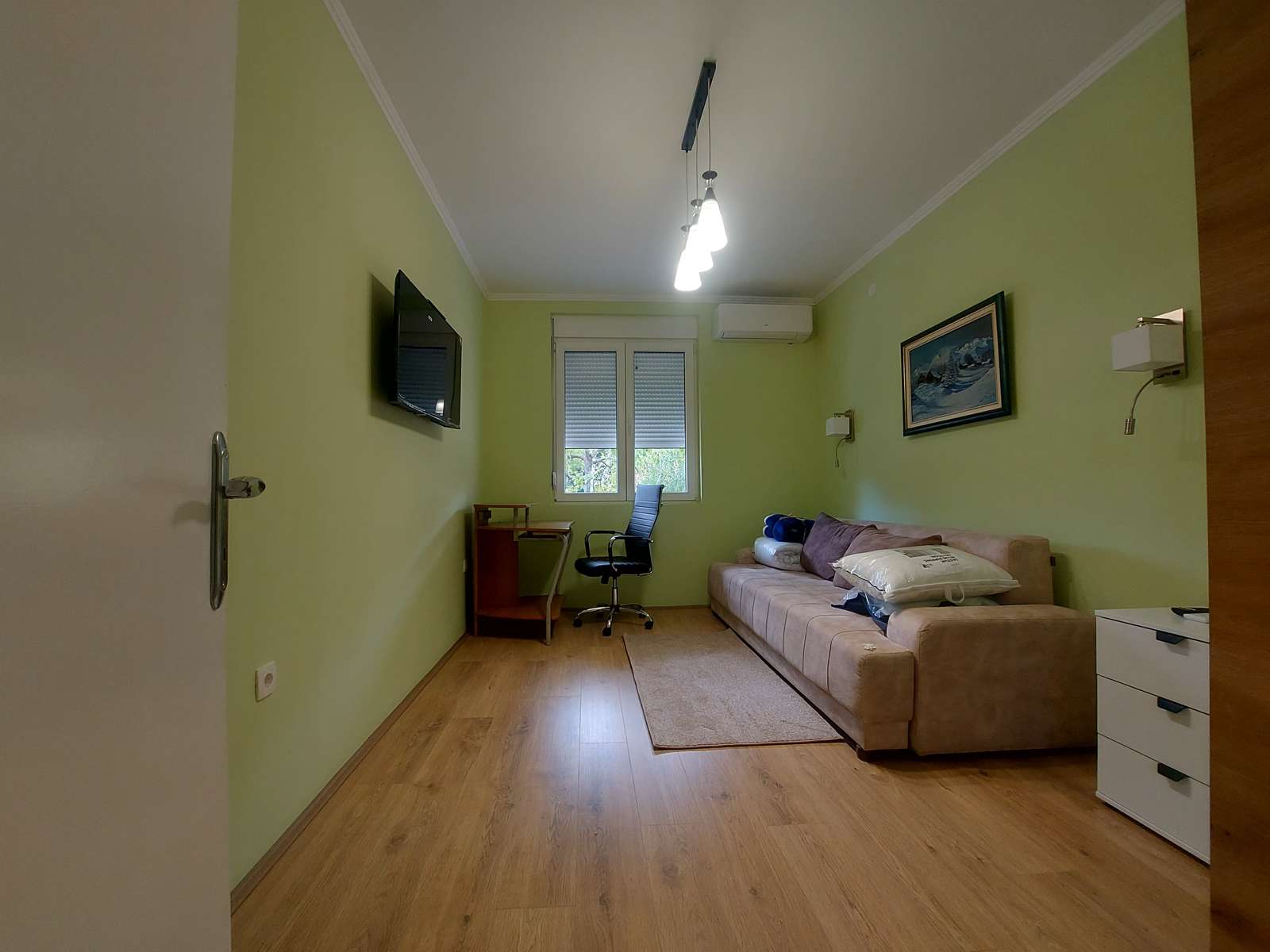 068fb92c-e678-41ab-8d20-6eb7de80662d.jpg