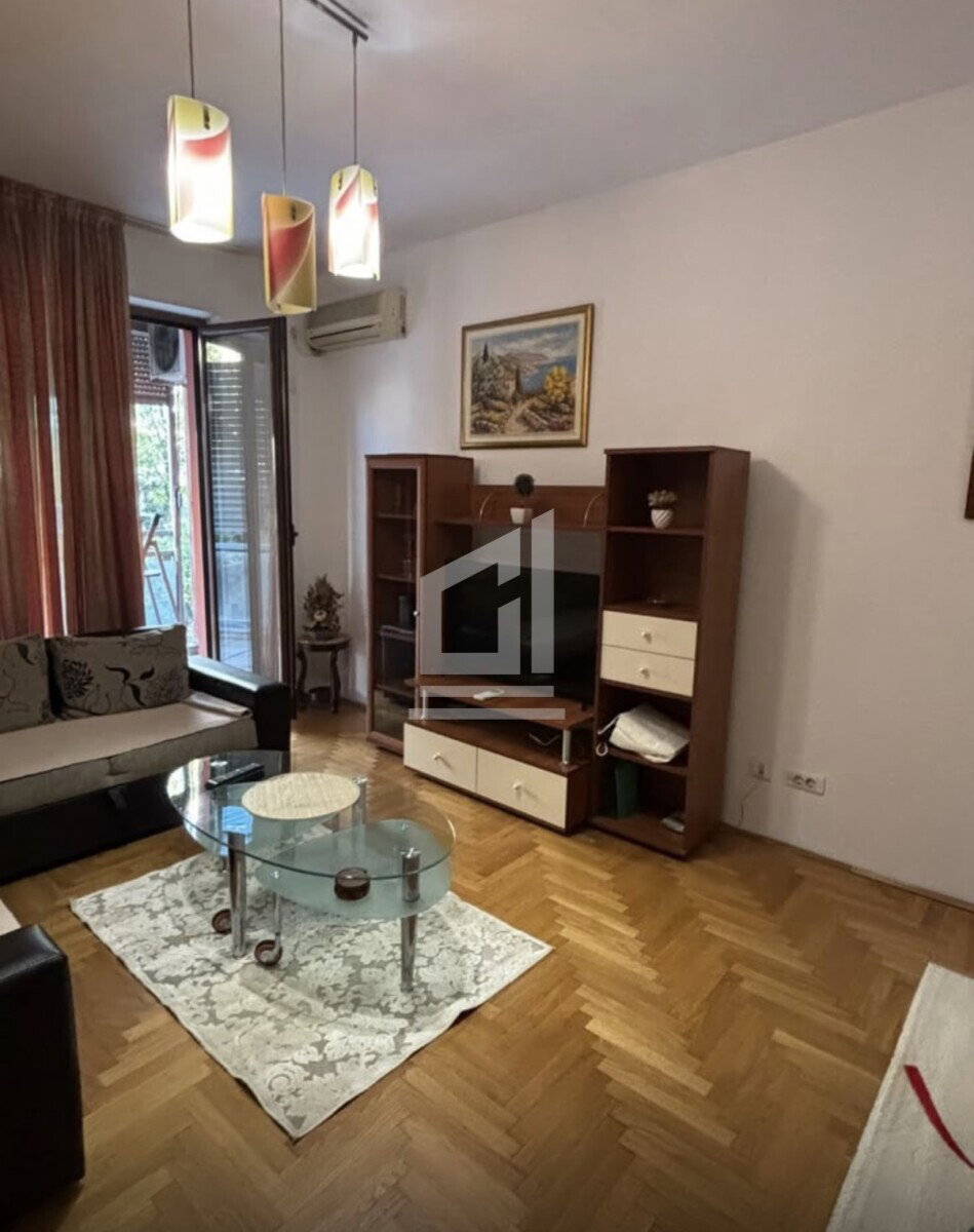 Izdavanje - Stan Podgorica, Preko Morače
