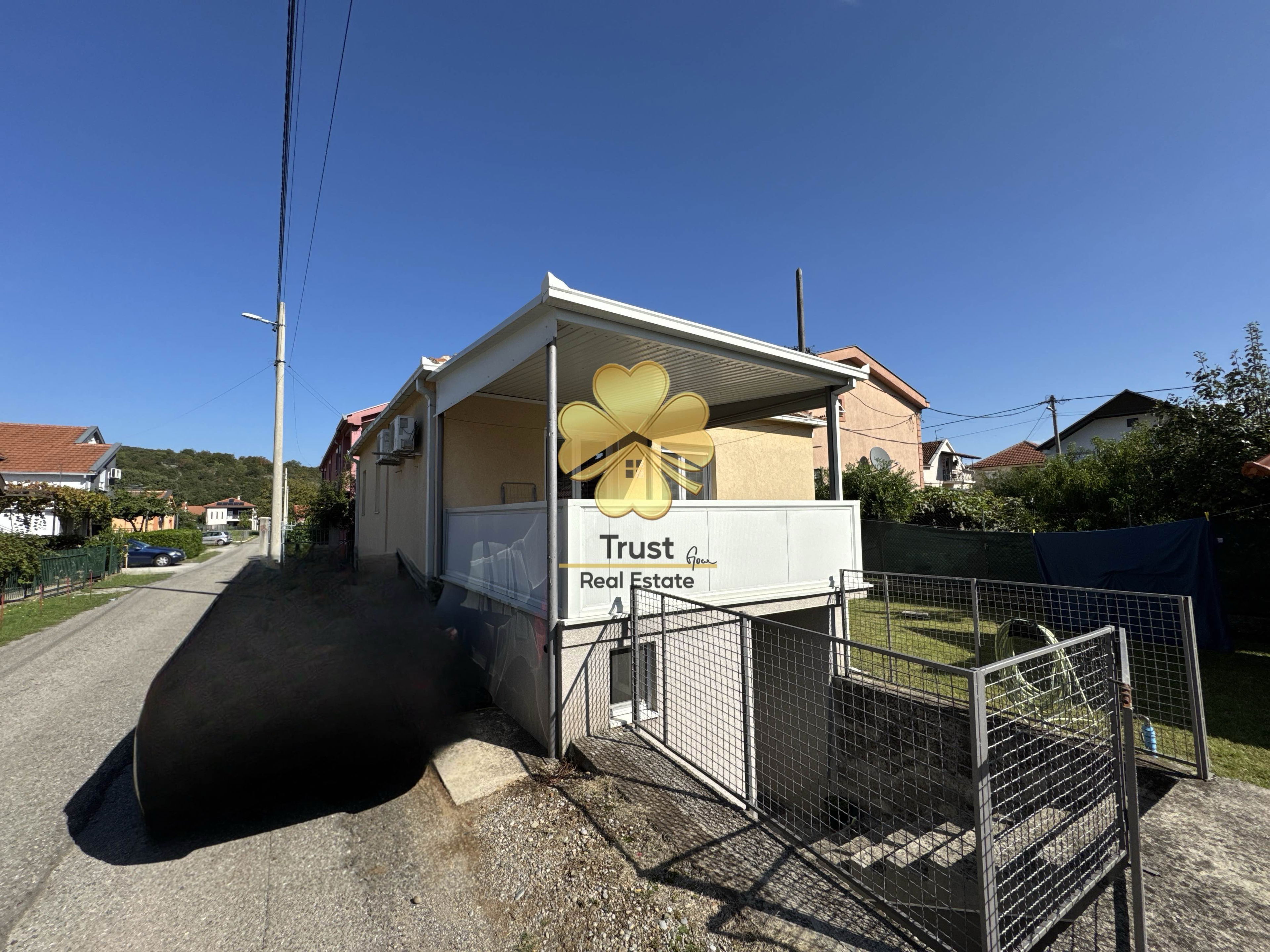 Izdavanje - Kuća Podgorica, Tološi