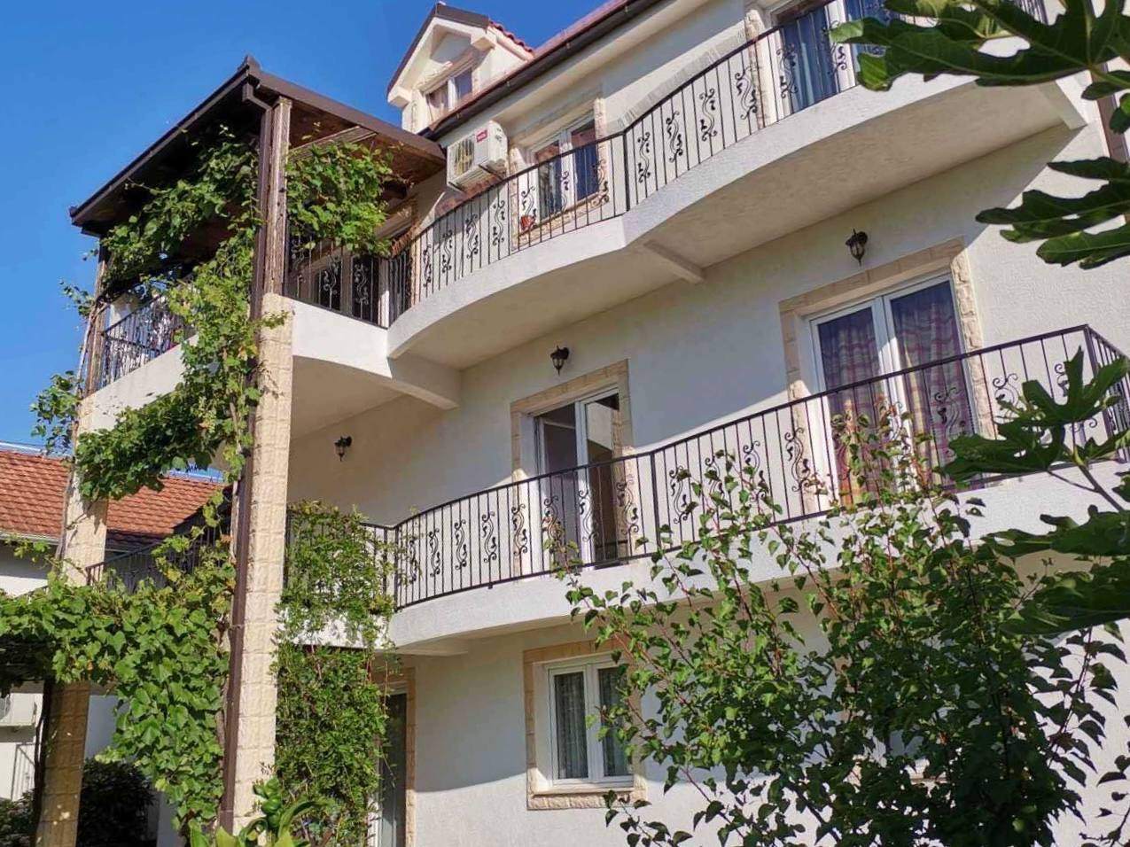 Продаж - Будинок Herceg Novi, Igalo
