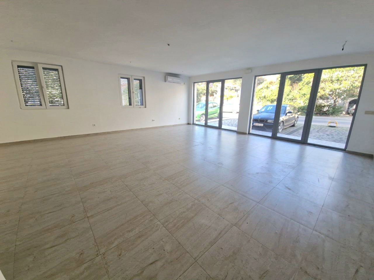 Rent - Office space Herceg Novi, Topla