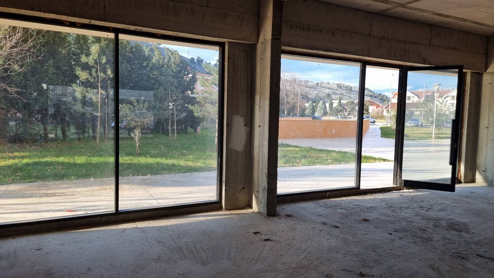 Продаж - Офісне приміщення Podgorica, City Kej