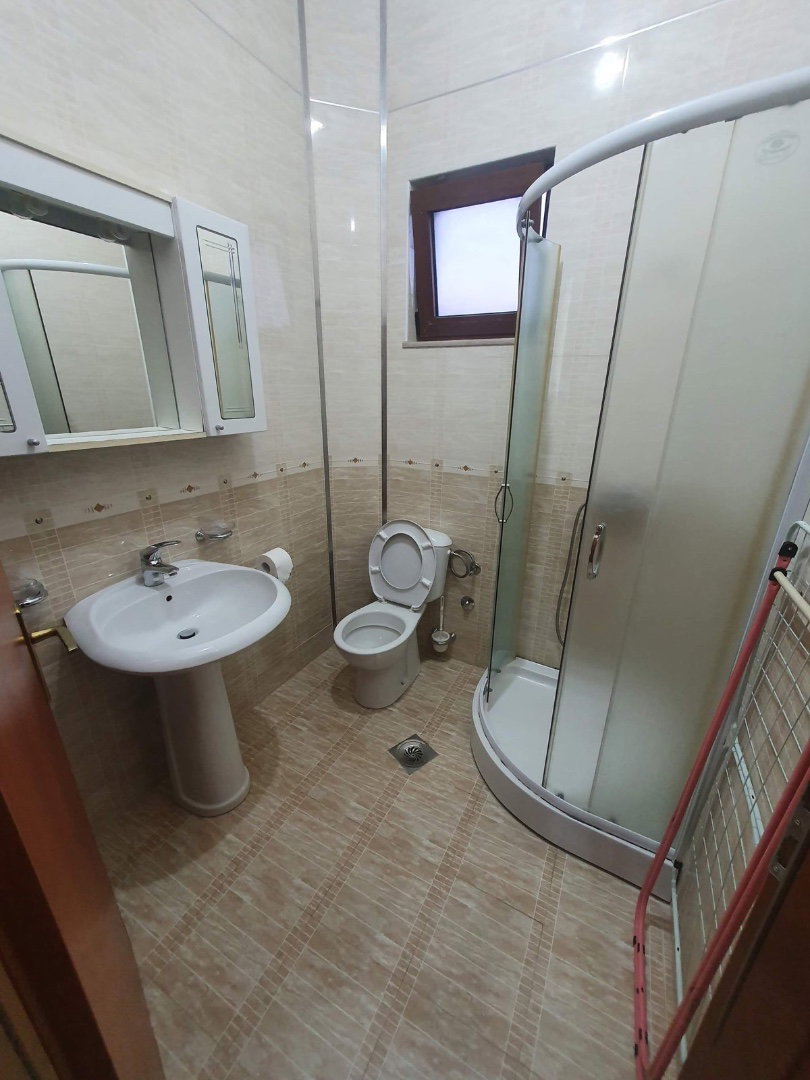 0e80fc6f-cb6d-47ee-83b1-3faab773aff9.jpg