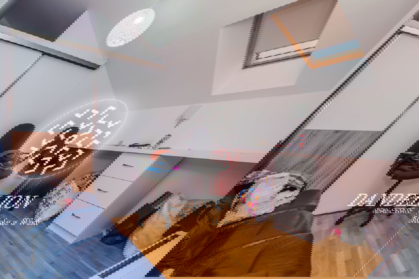 1129f766-d732-4c59-8b65-a83e08e8eedb.jpg