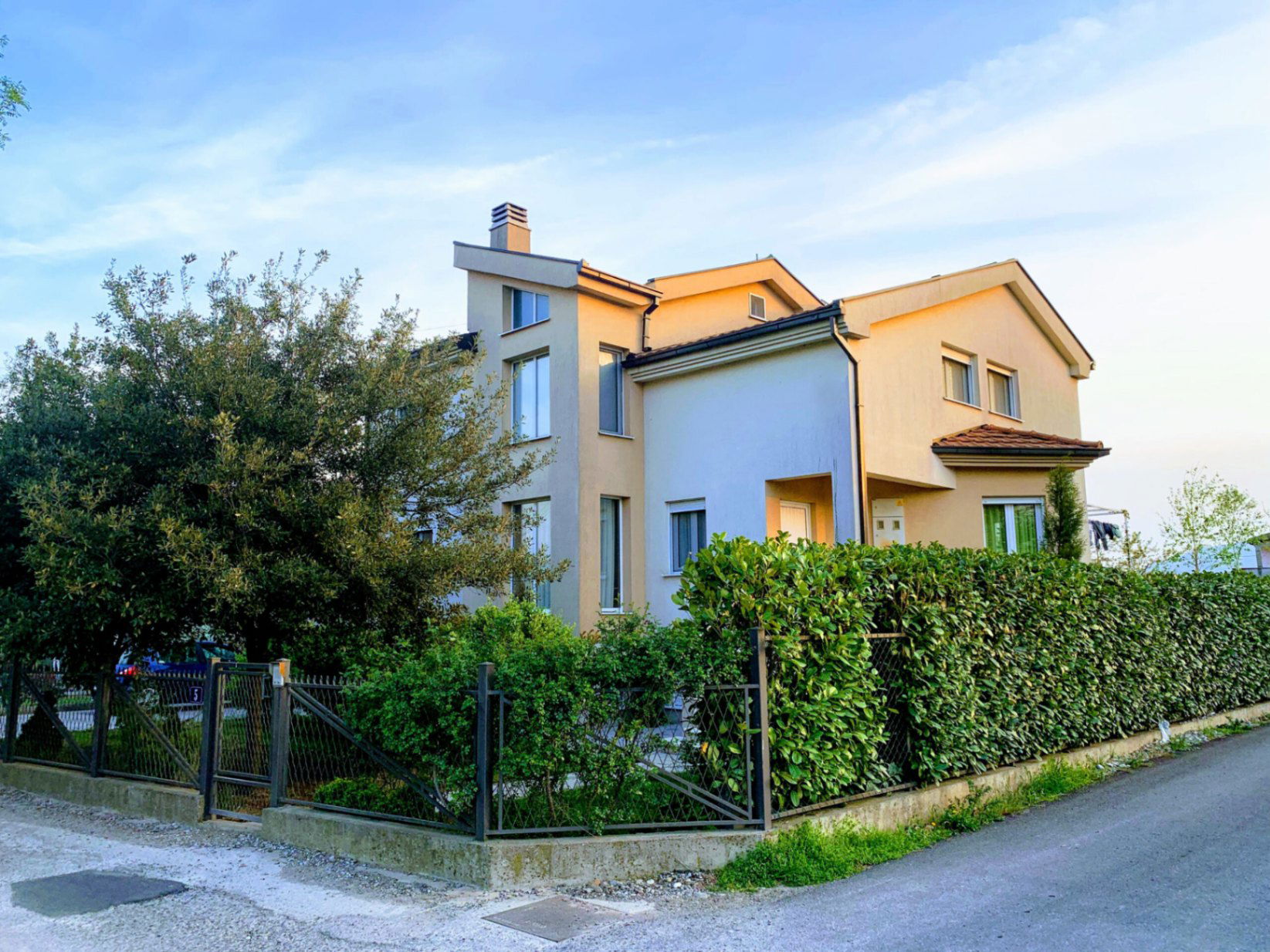 Продаж - Будинок Podgorica, Donja Gorica