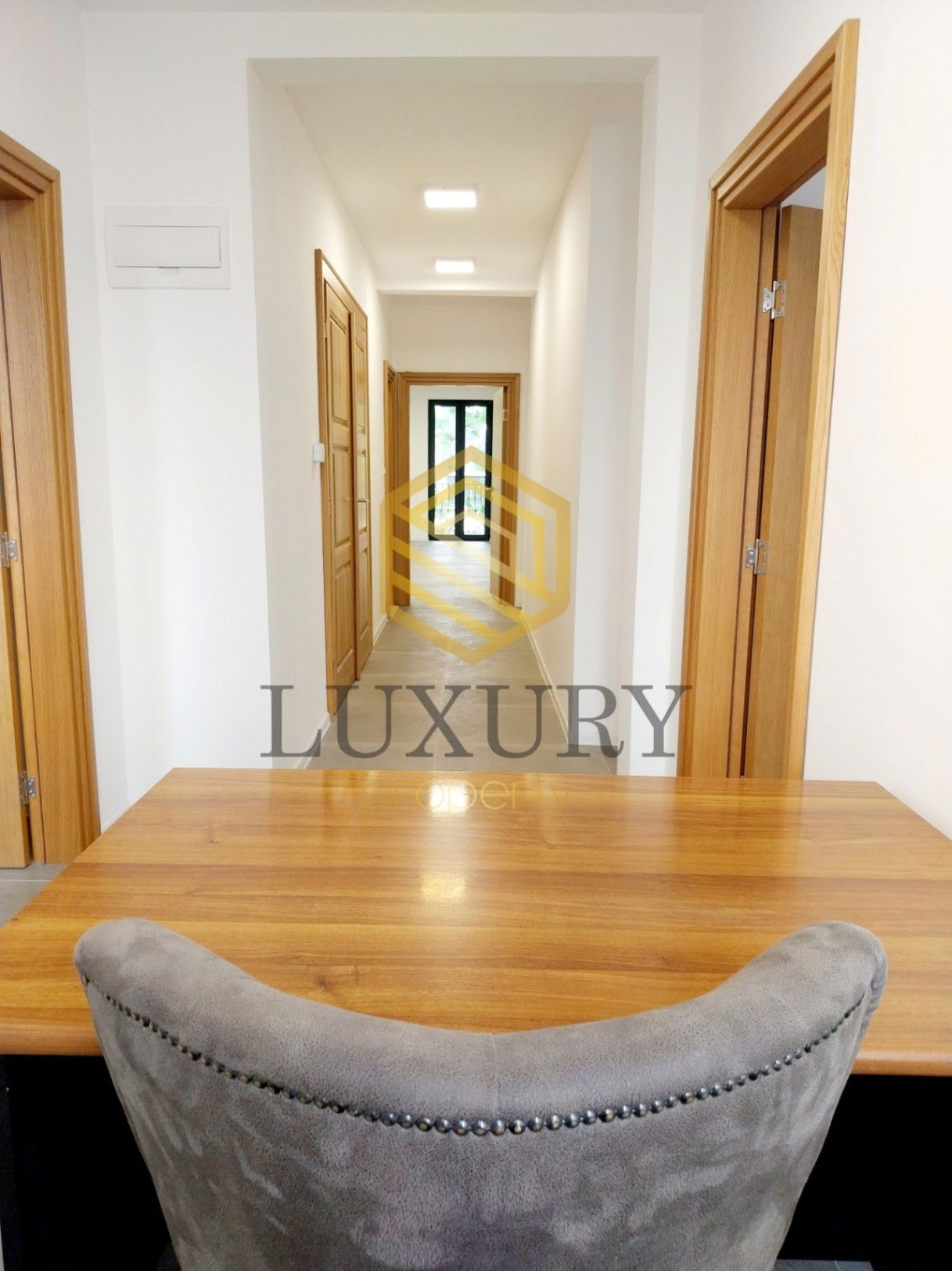 Izdavanje - Poslovni prostor Podgorica, Centar