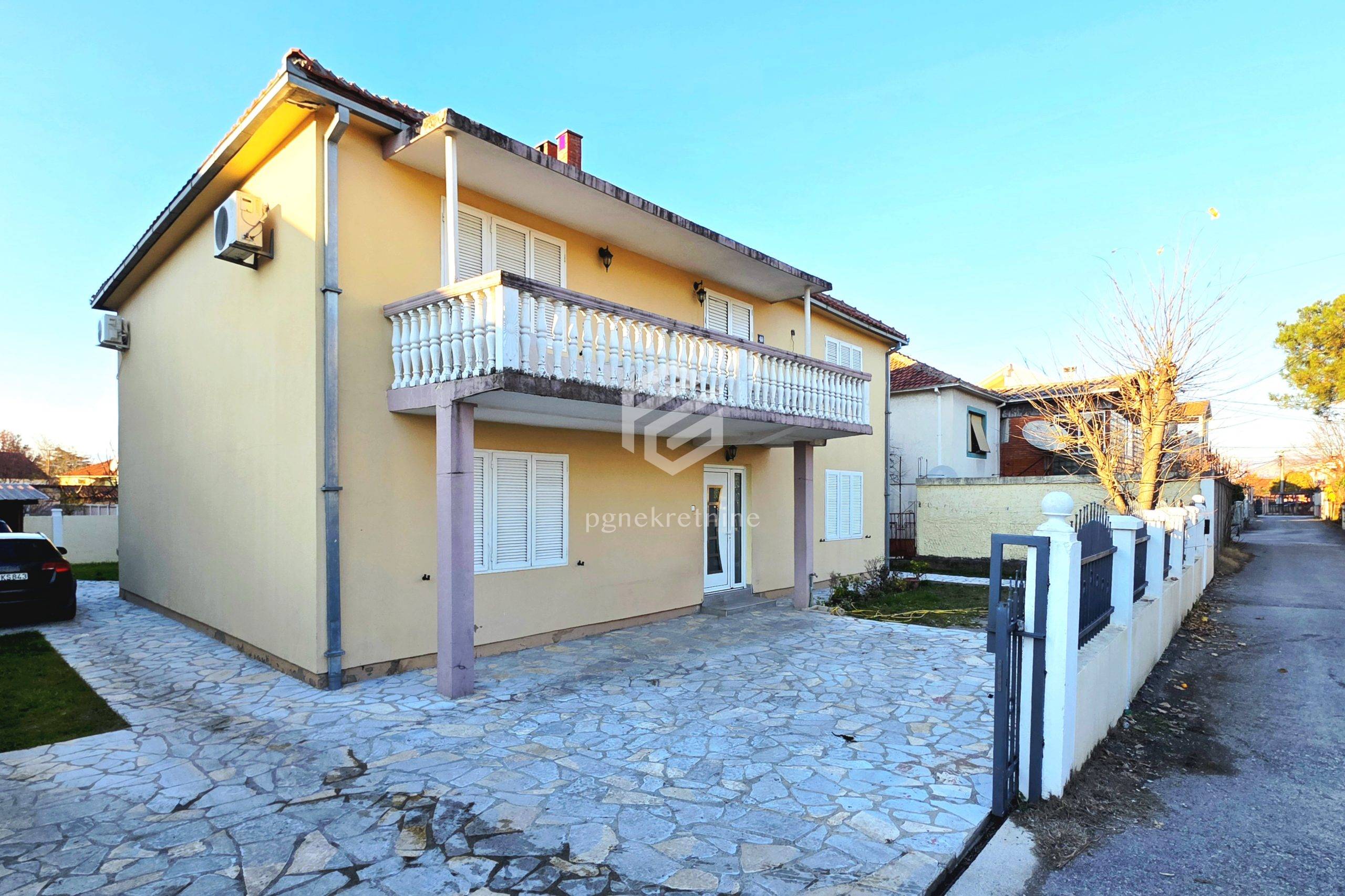 Izdavanje - Stan Podgorica, Konik