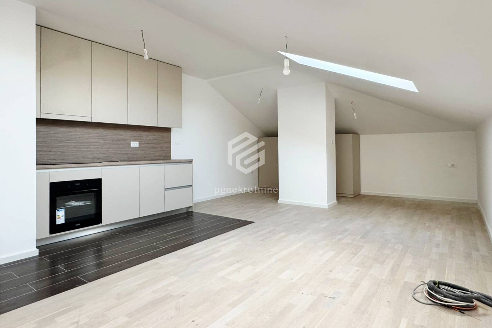 Продаж - Квартира Podgorica, Tološi