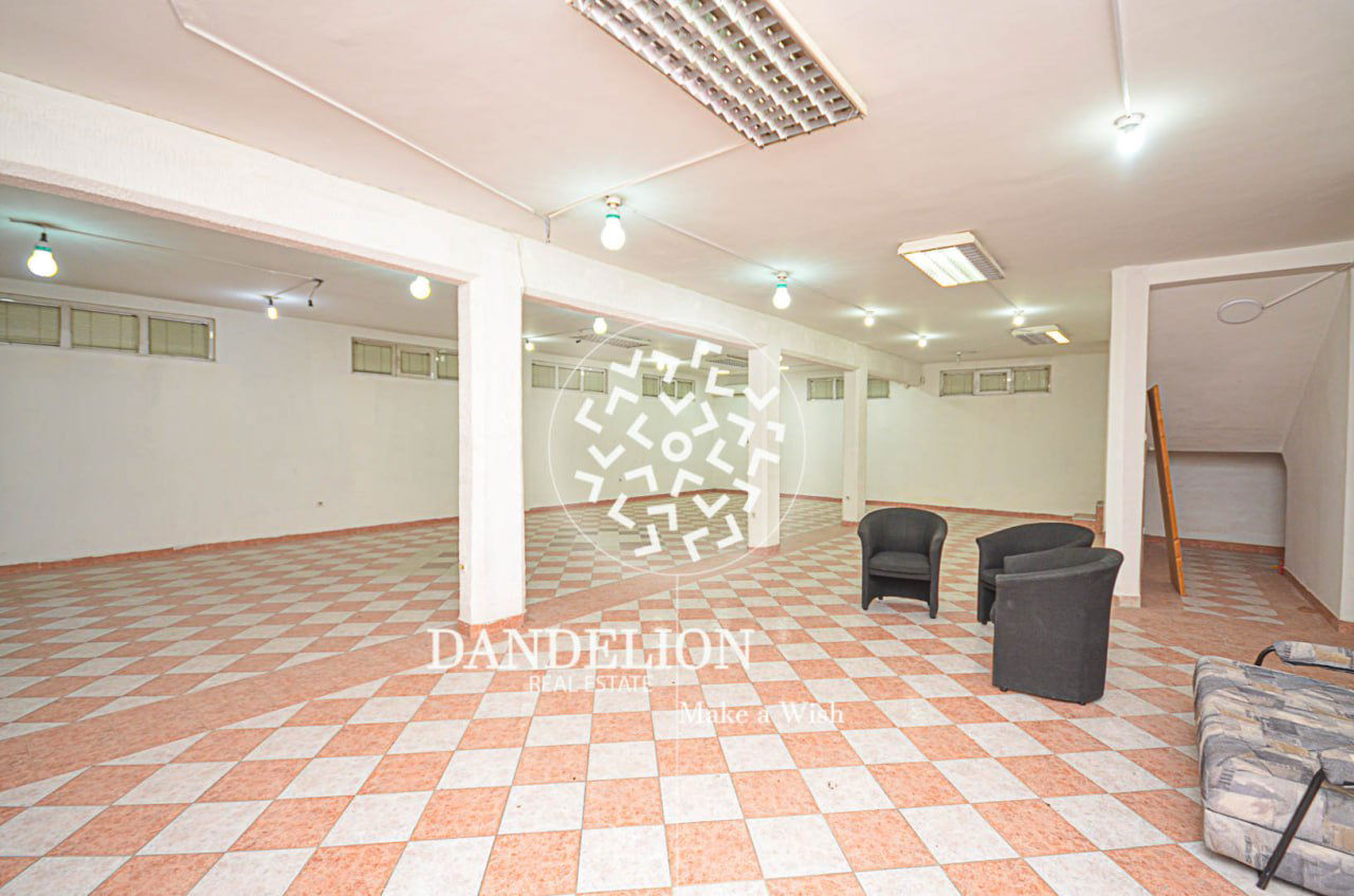 1866806a-a850-48a6-87cc-bfa1c761a86d.jpg
