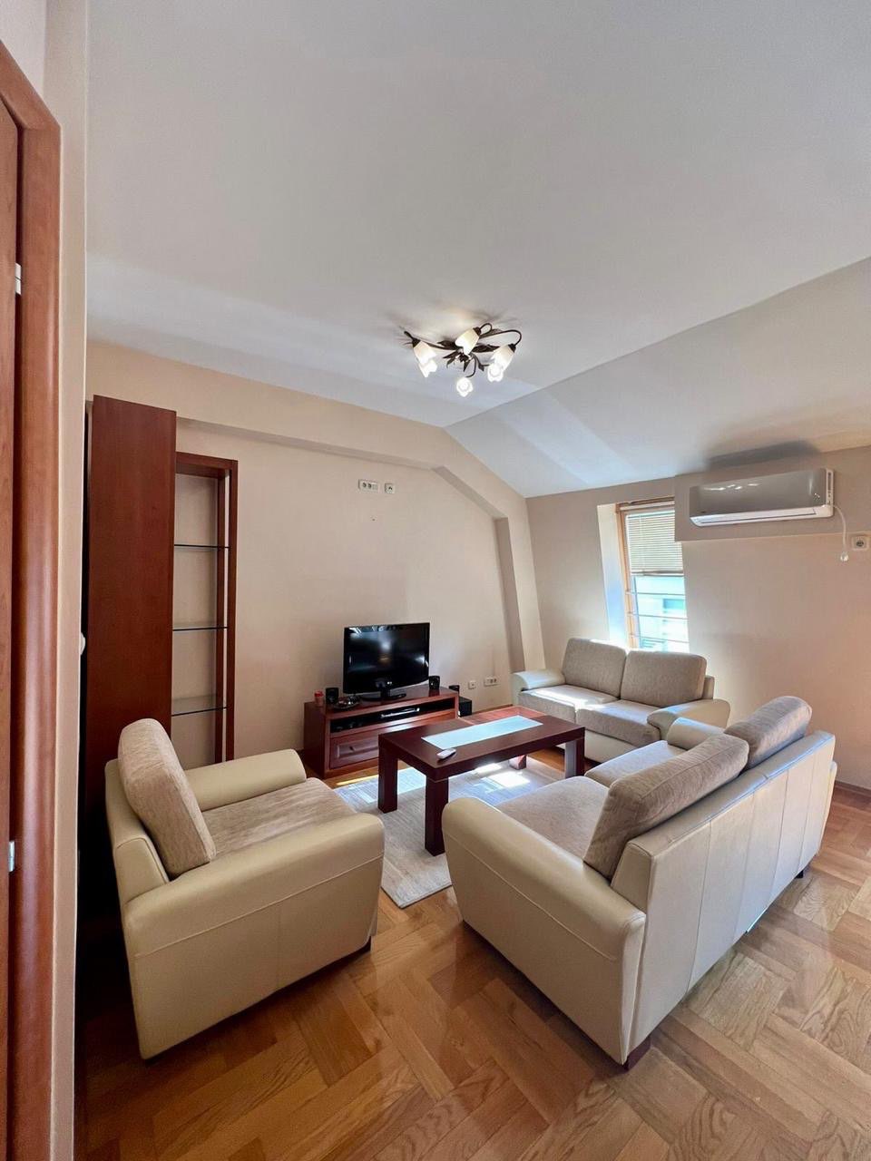 Izdavanje - Stan Podgorica, Krivi Most