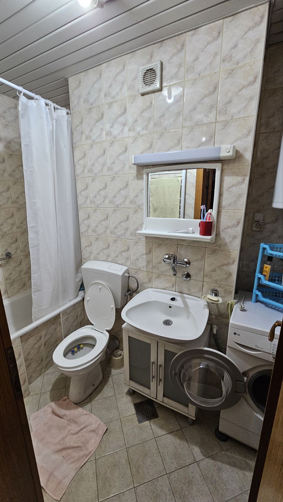 1b499537-6ca5-4bc0-9ef0-baff278baead.jpg