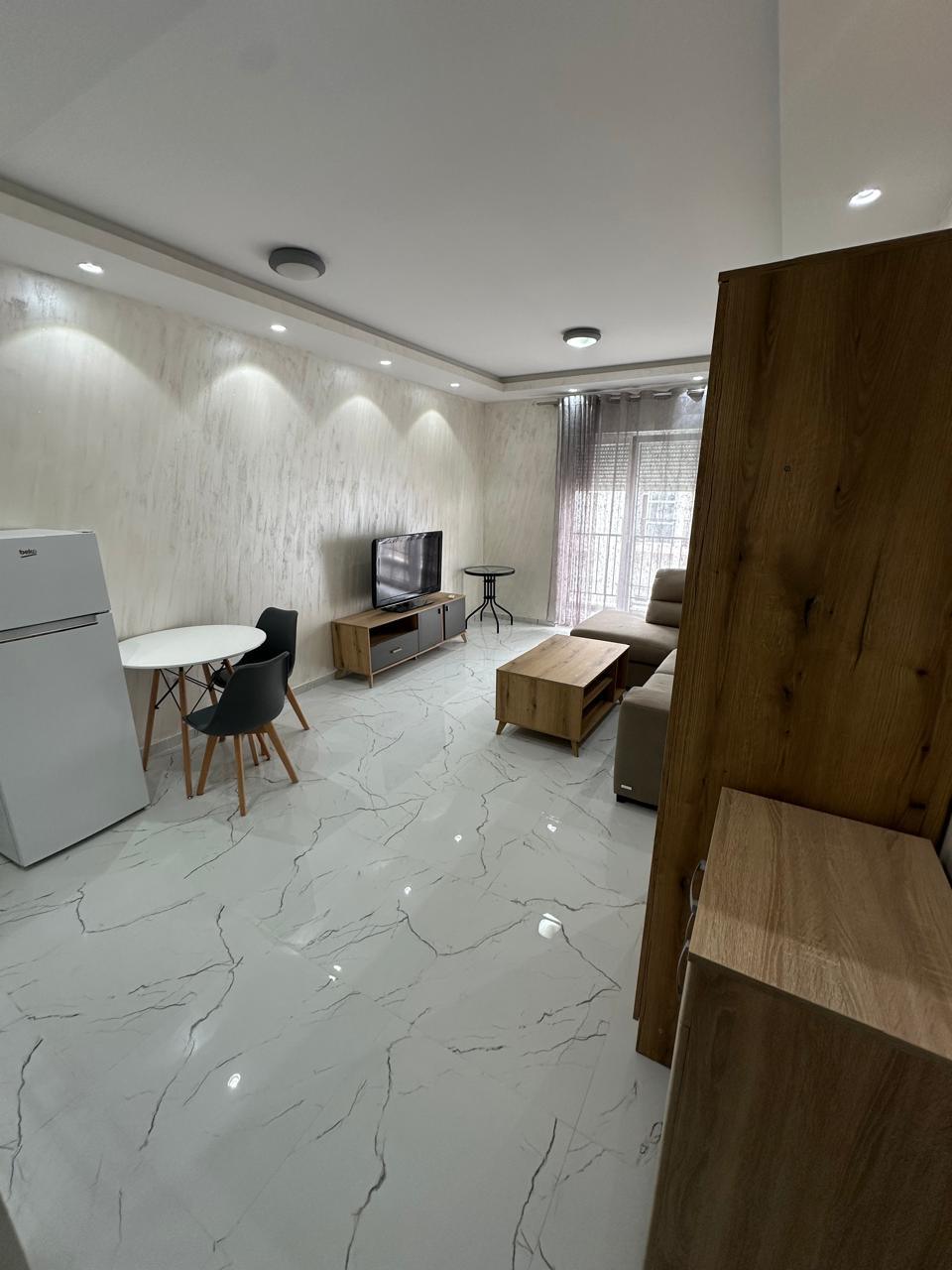 Izdavanje - Stan Budva, Lazi