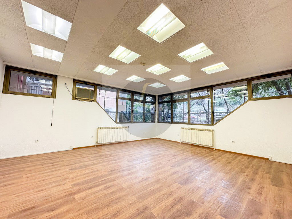 Продаж - Офісне приміщення Podgorica, Ljubović