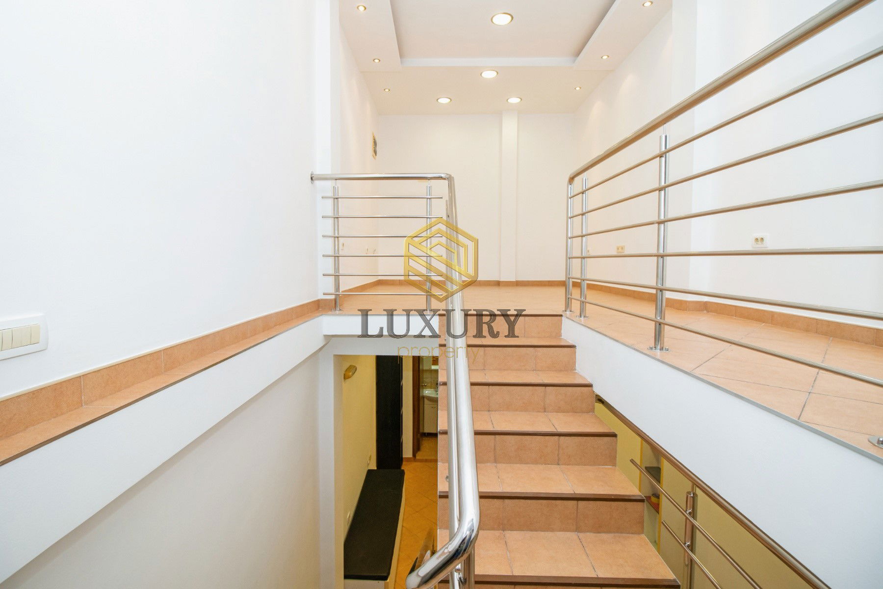 Оренда - Офісне приміщення Podgorica, Centar