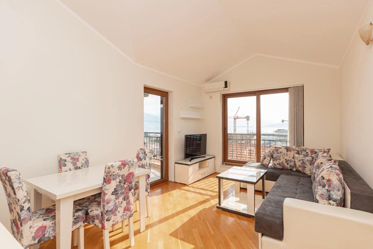 Izdavanje - Stan Herceg Novi, Baošići