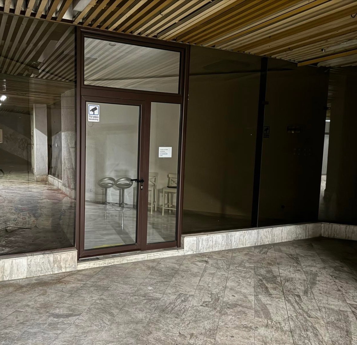 Satılık - İş yeri Podgorica, Preko Morače