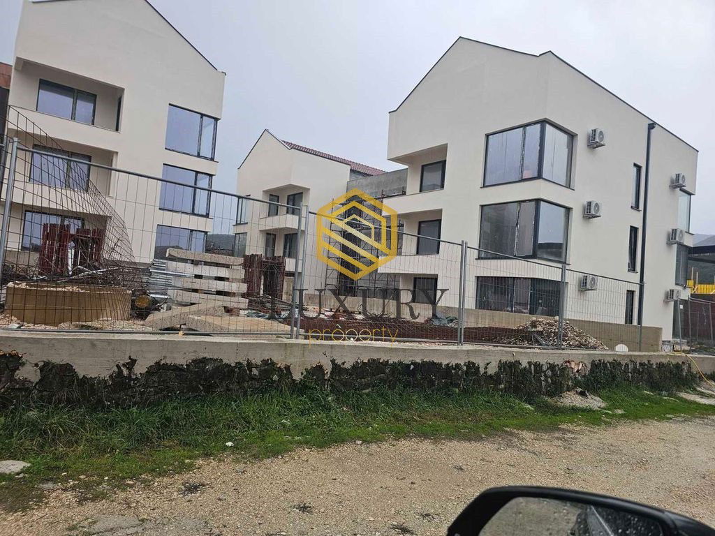 Продаж - Квартира Tivat, Radovići