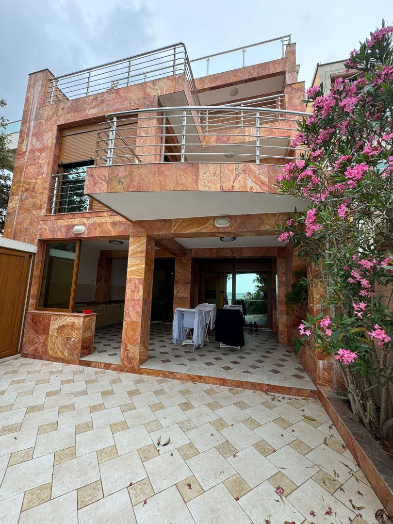 Satılık - Ev Bar, Utjeha