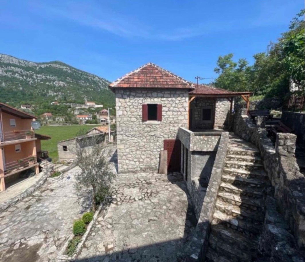 Prodaja - Kuća Cetinje, Dodoši
