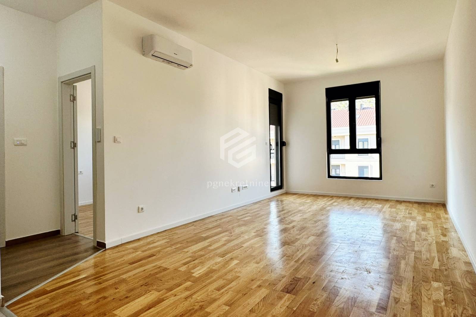 Продаж - Квартира Podgorica, Tološi