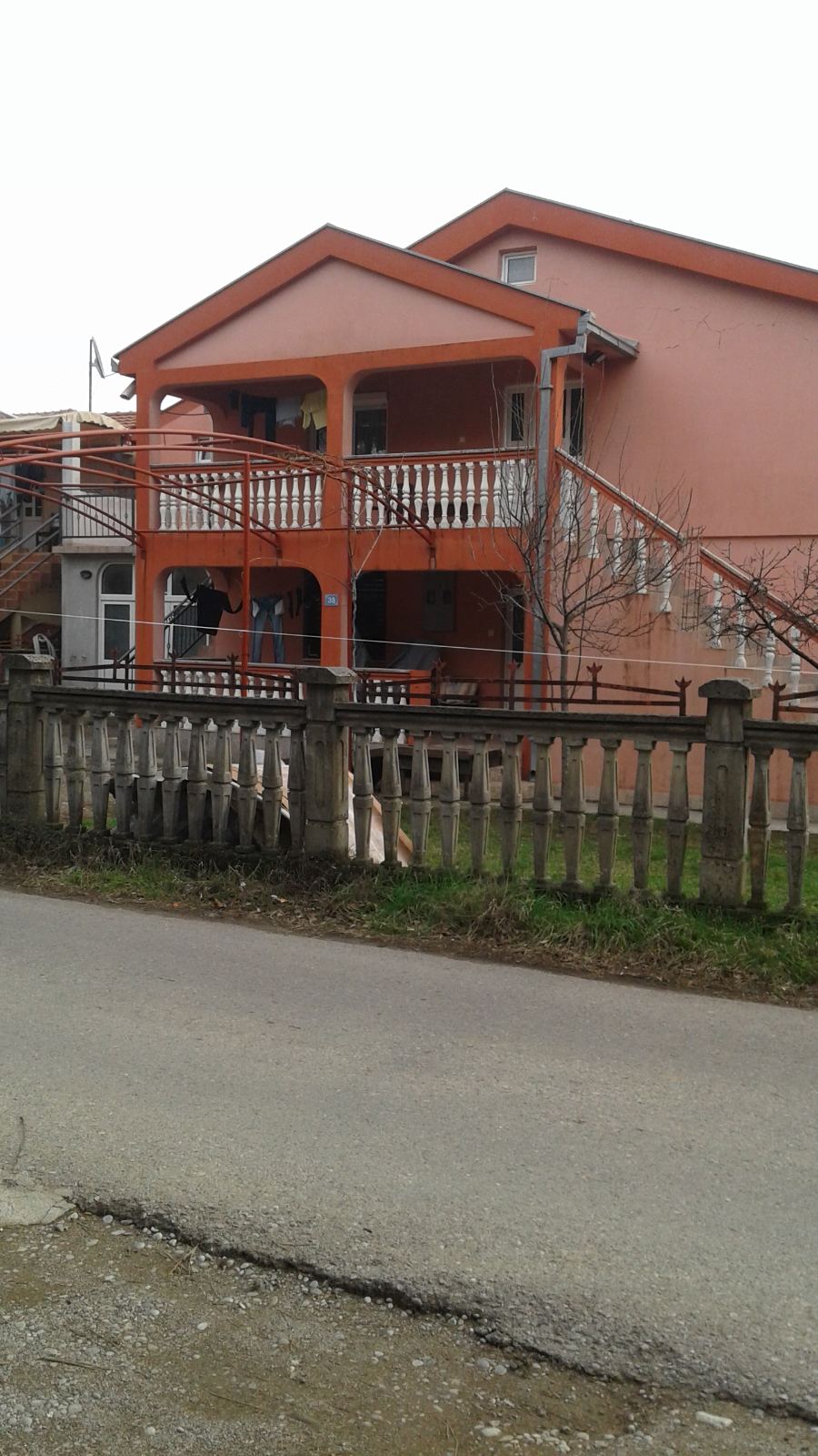 2ac3a244-c6d4-4cbc-8fee-368f5ca18d9e.jpg