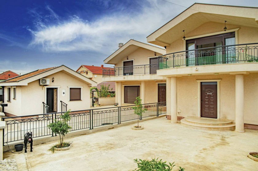 Продаж - Будинок Podgorica, Podgorica