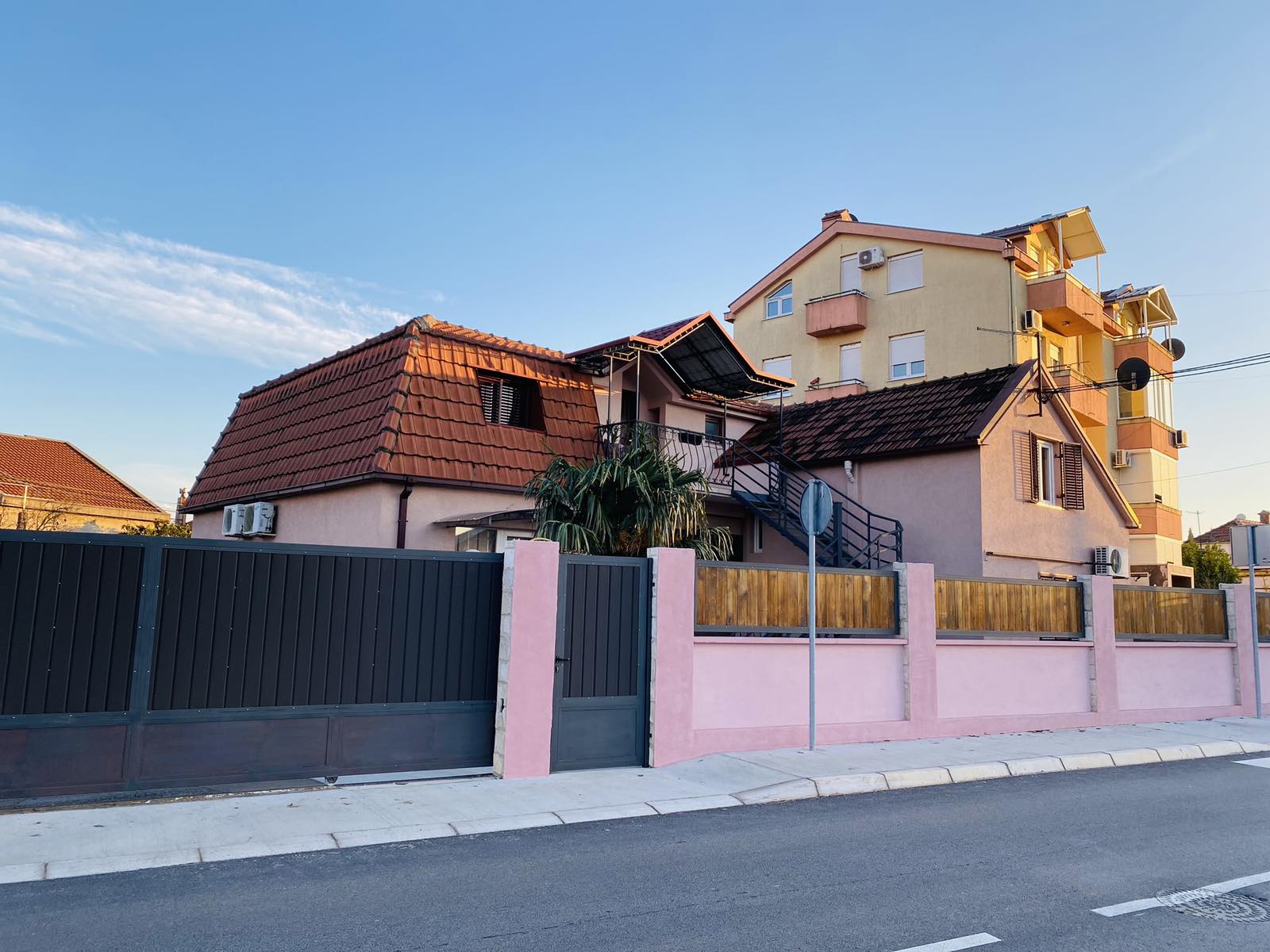 Продаж - Будинок Podgorica, Zabjelo
