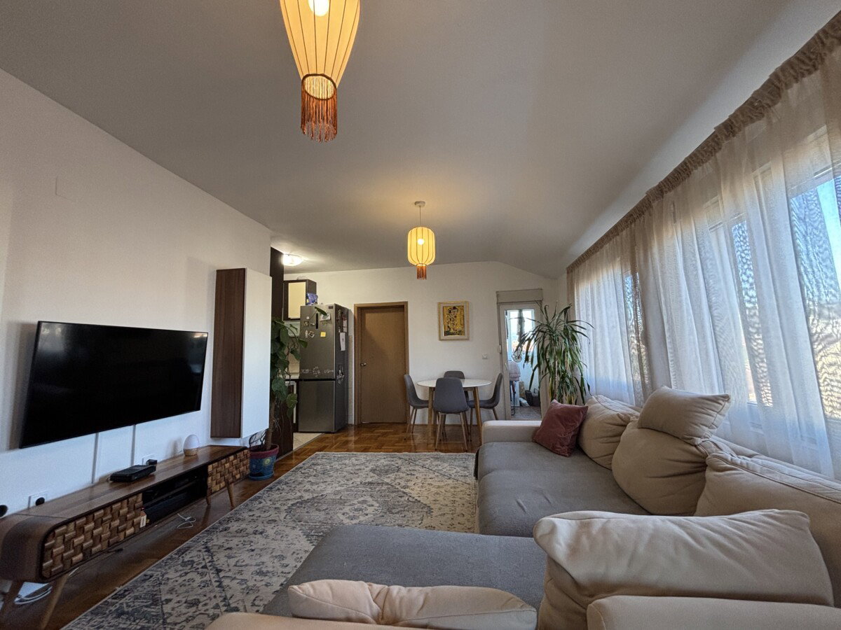 Продажа - Квартира Podgorica, Tološi