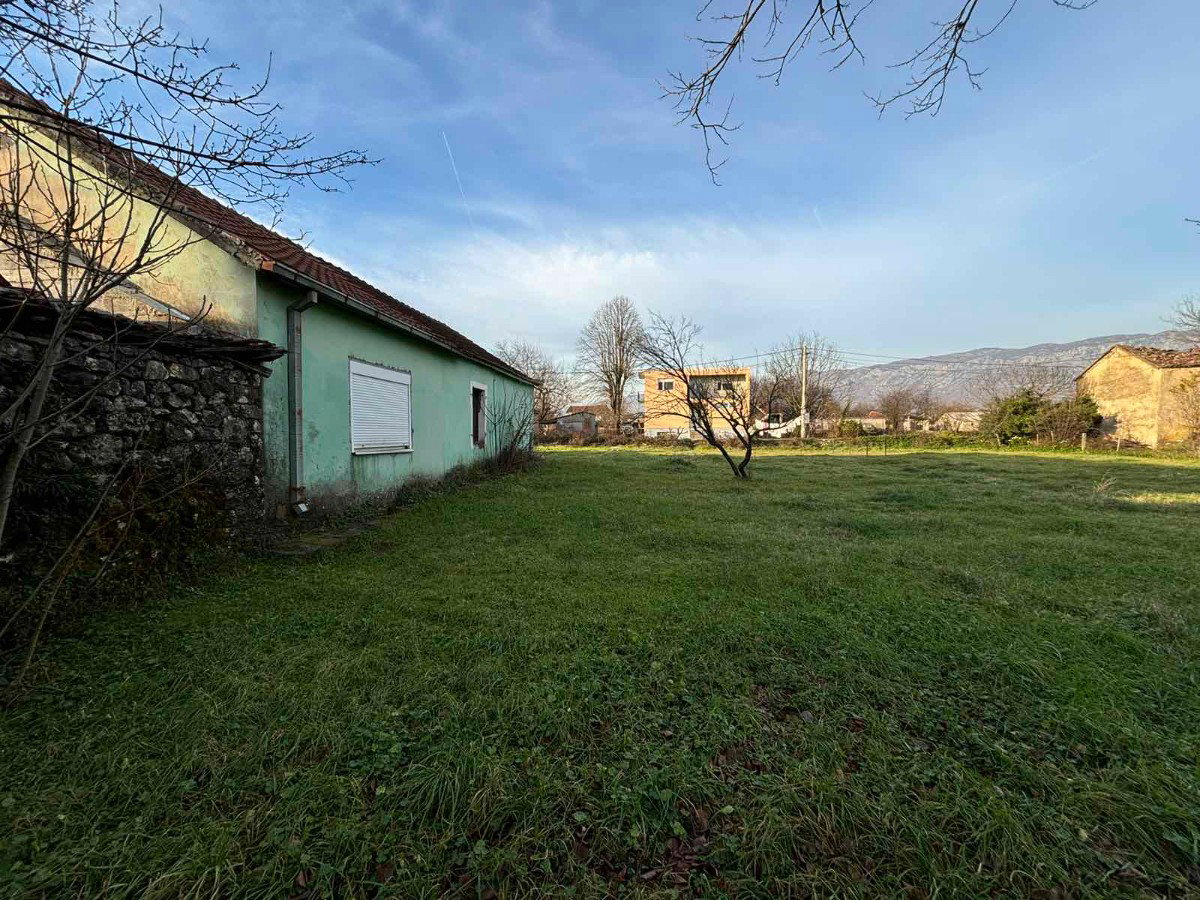 Prodaja - Zemljište Danilovgrad, Spuž