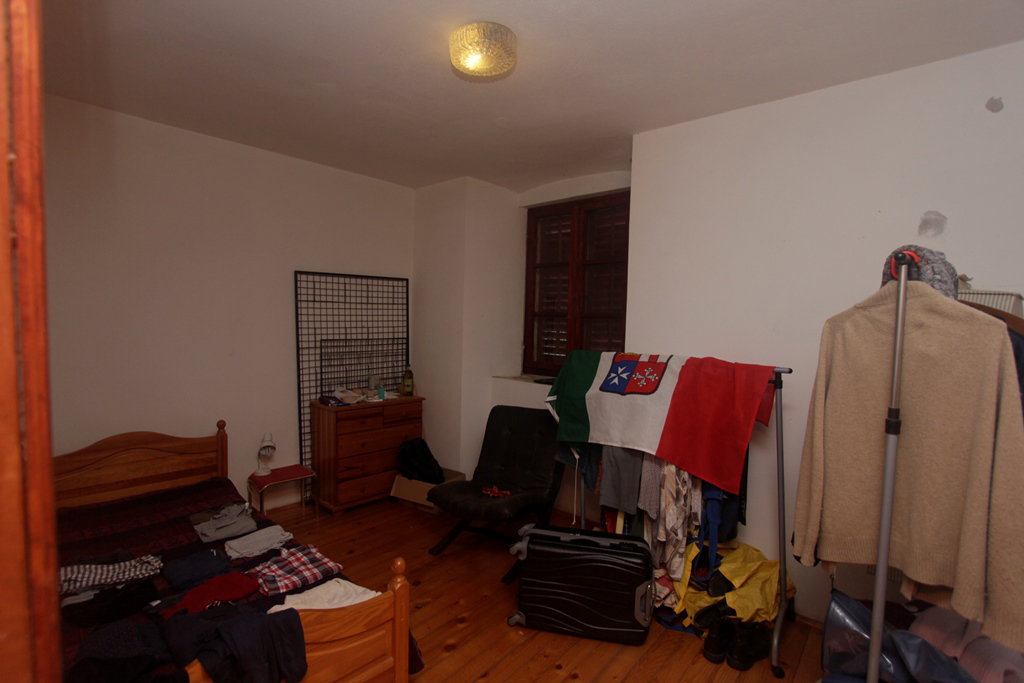 315d4edc-dfa1-40b1-a779-3bd4005ecd36.jpg