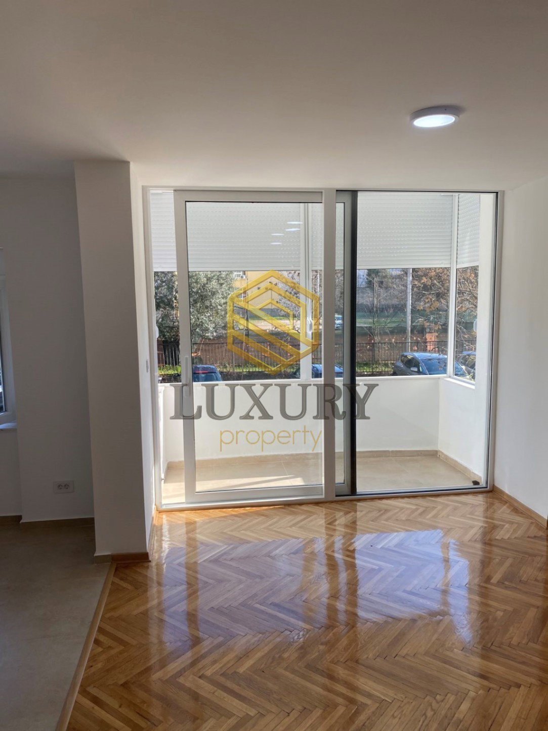 Продаж - Офісне приміщення Podgorica, Preko Morače