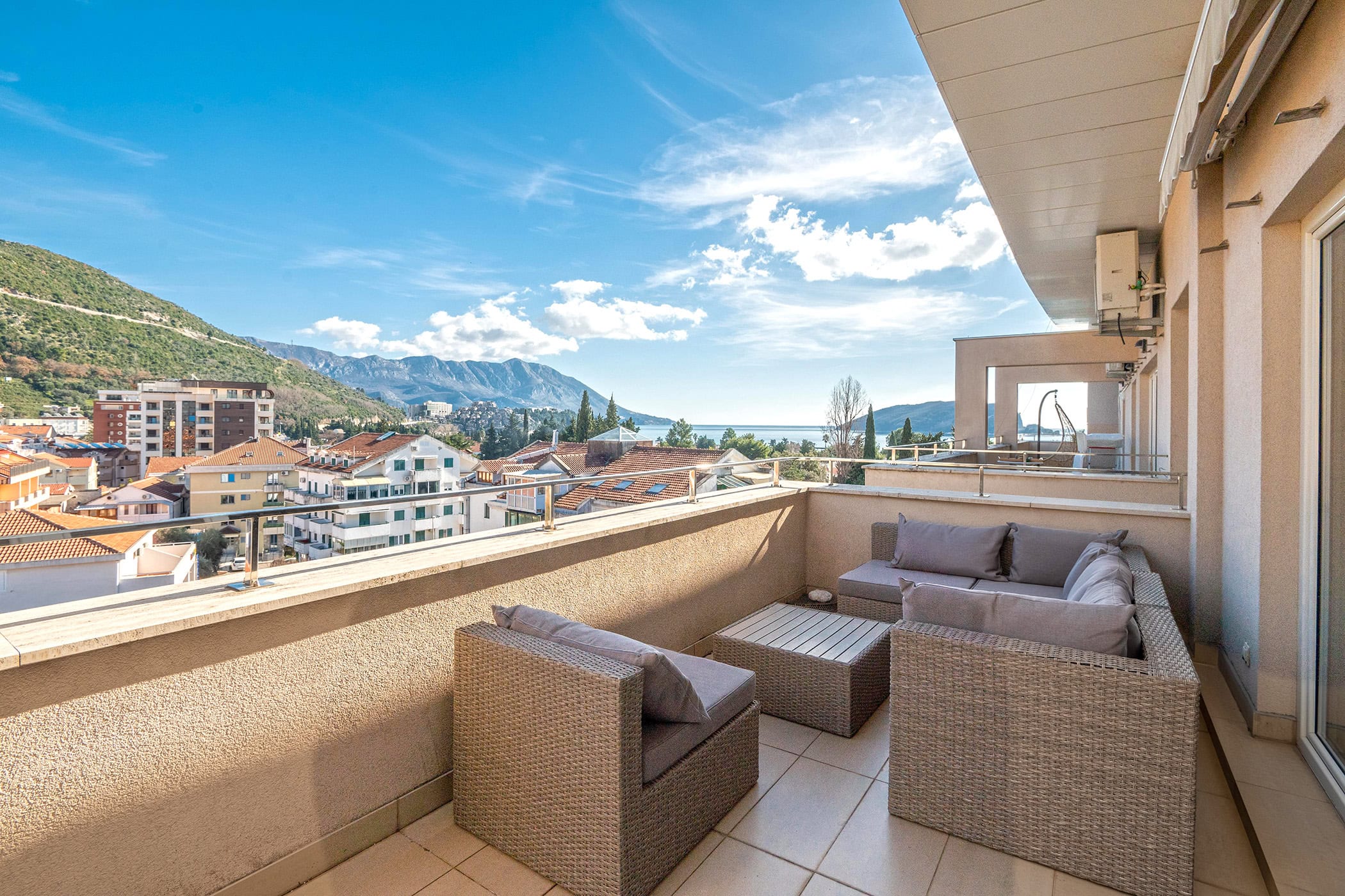 Sale - Apartment Budva, Ostalo