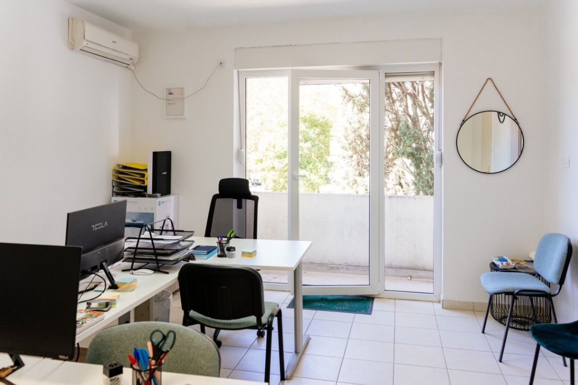 Продаж - Офісне приміщення Podgorica, Preko Morače