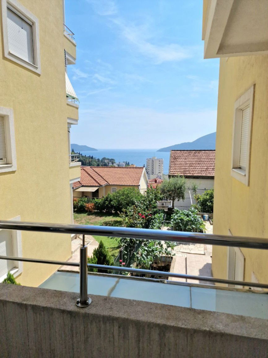 Izdavanje - Stan Herceg Novi, Topla