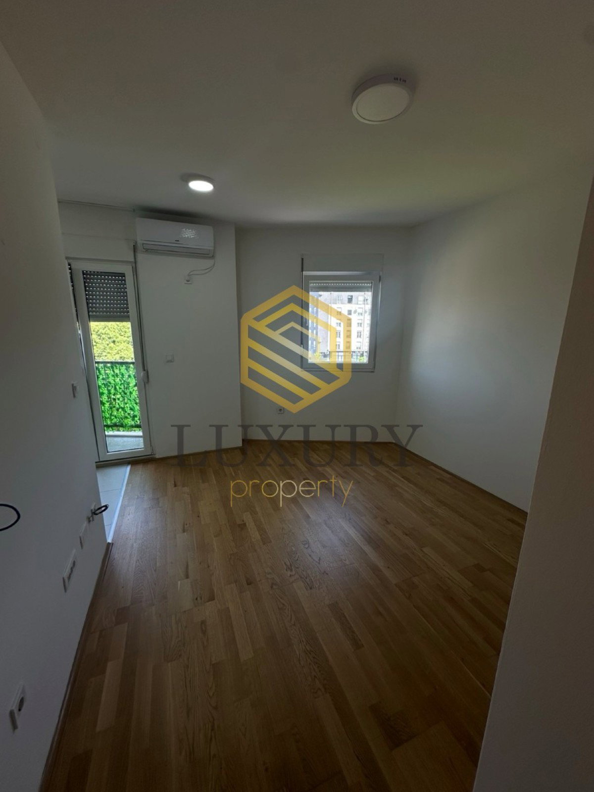 3d5eebeb-3e93-4cff-a888-9de8aaf14829.jpg