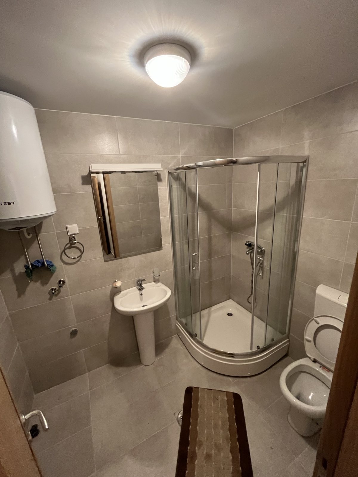 3fc63307-bd7d-44bf-9542-012b9a0d5165.jpg