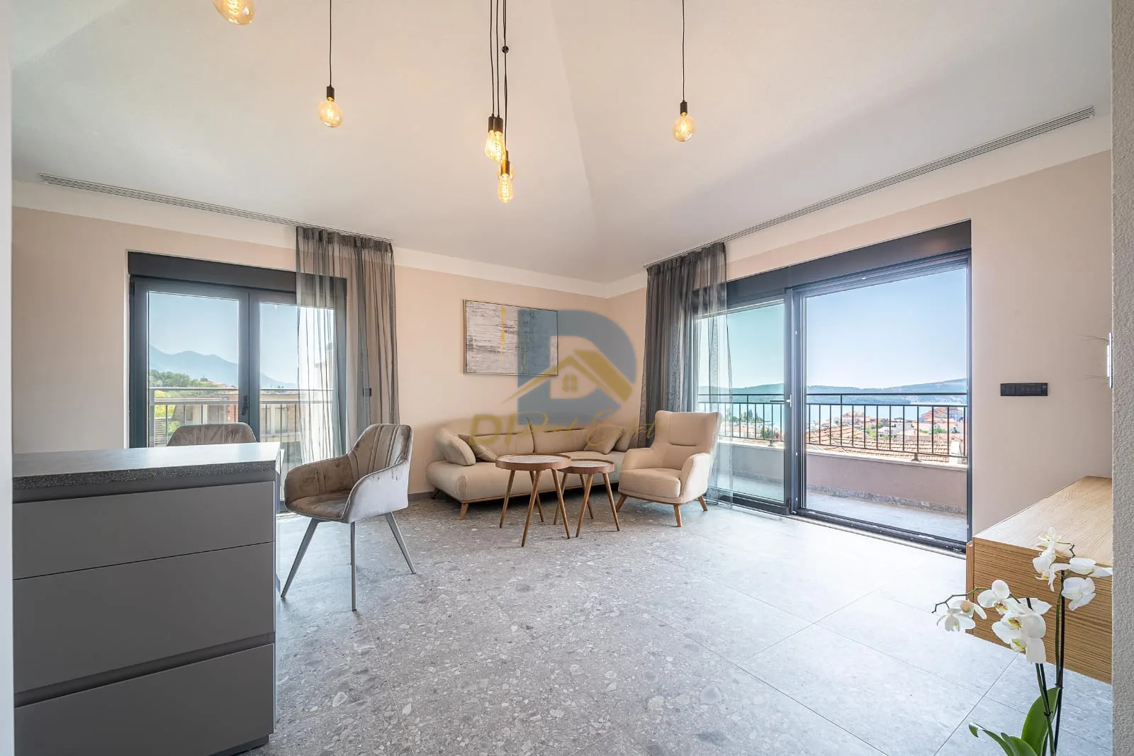 Продаж - Квартира Tivat, Centar