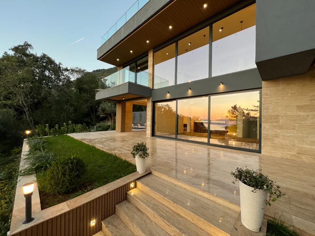 Satış - Ev Kotor, Kavač