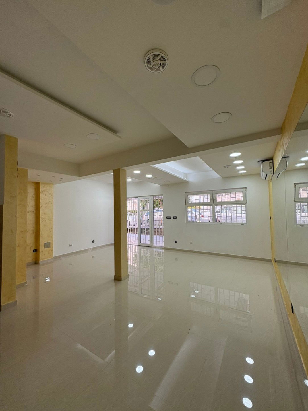 Izdavanje - Poslovni prostor Budva, Adok