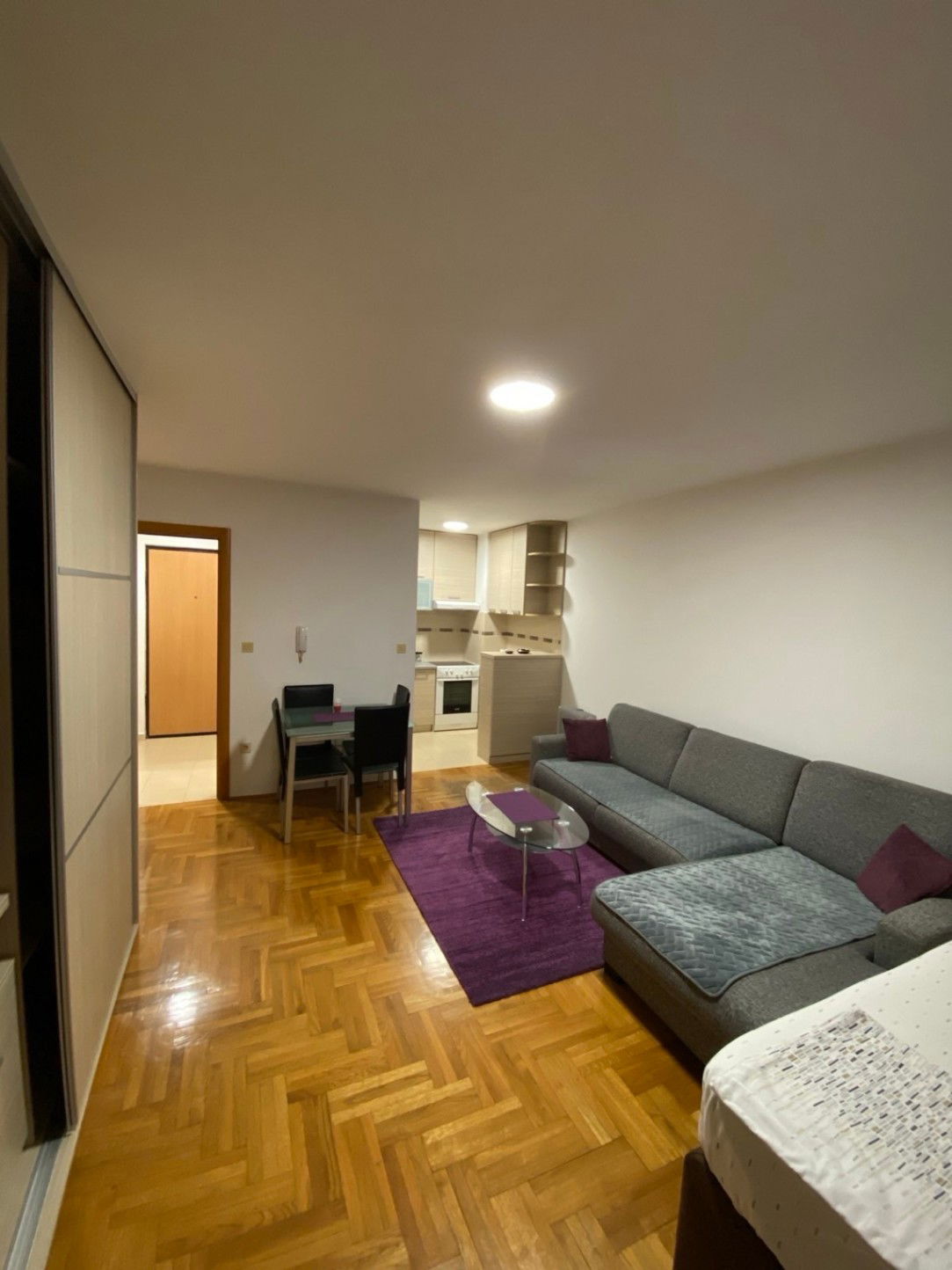 Izdavanje - Stan Podgorica, Stari Aerodrom