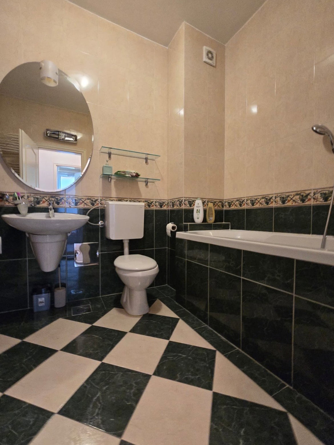 4a066274-06ea-466e-9cca-940ff28e9a1f.jpeg