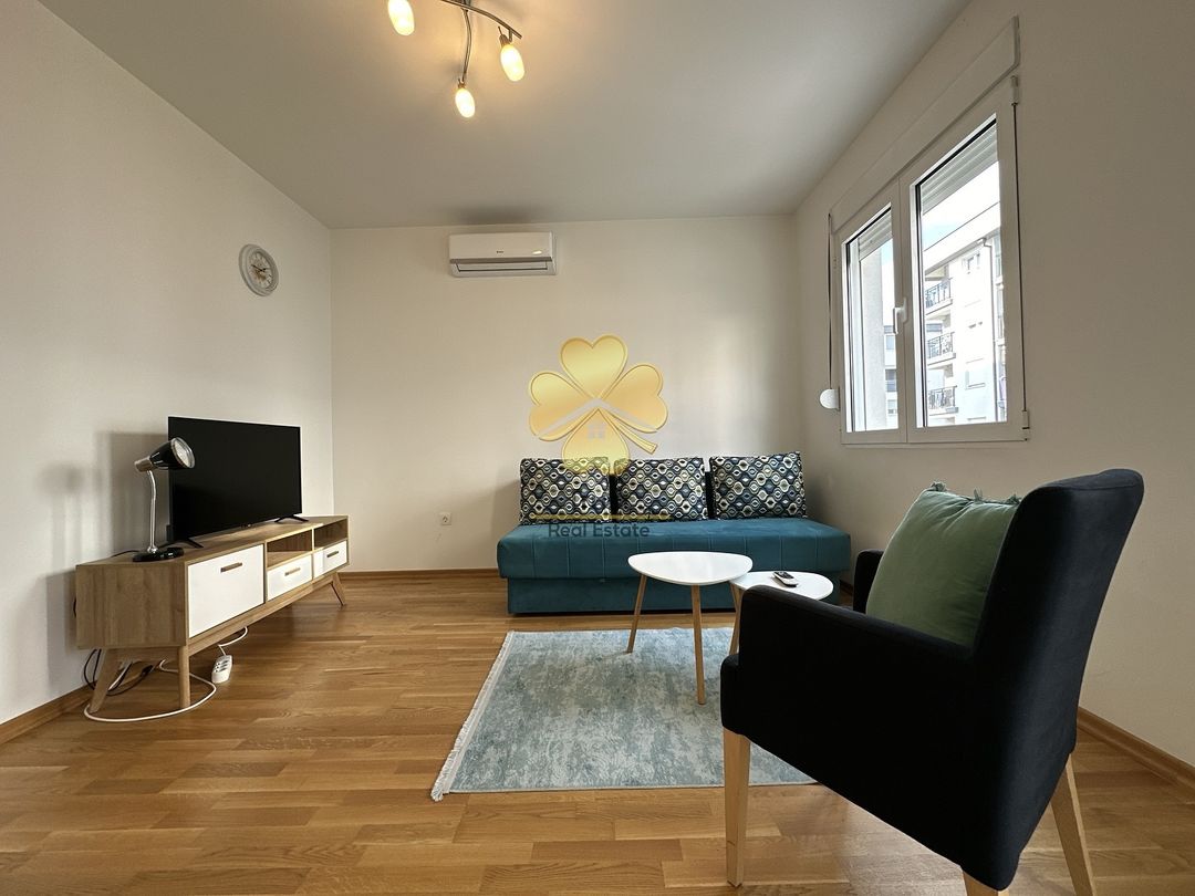 Izdavanje - Stan Podgorica, Blok 9