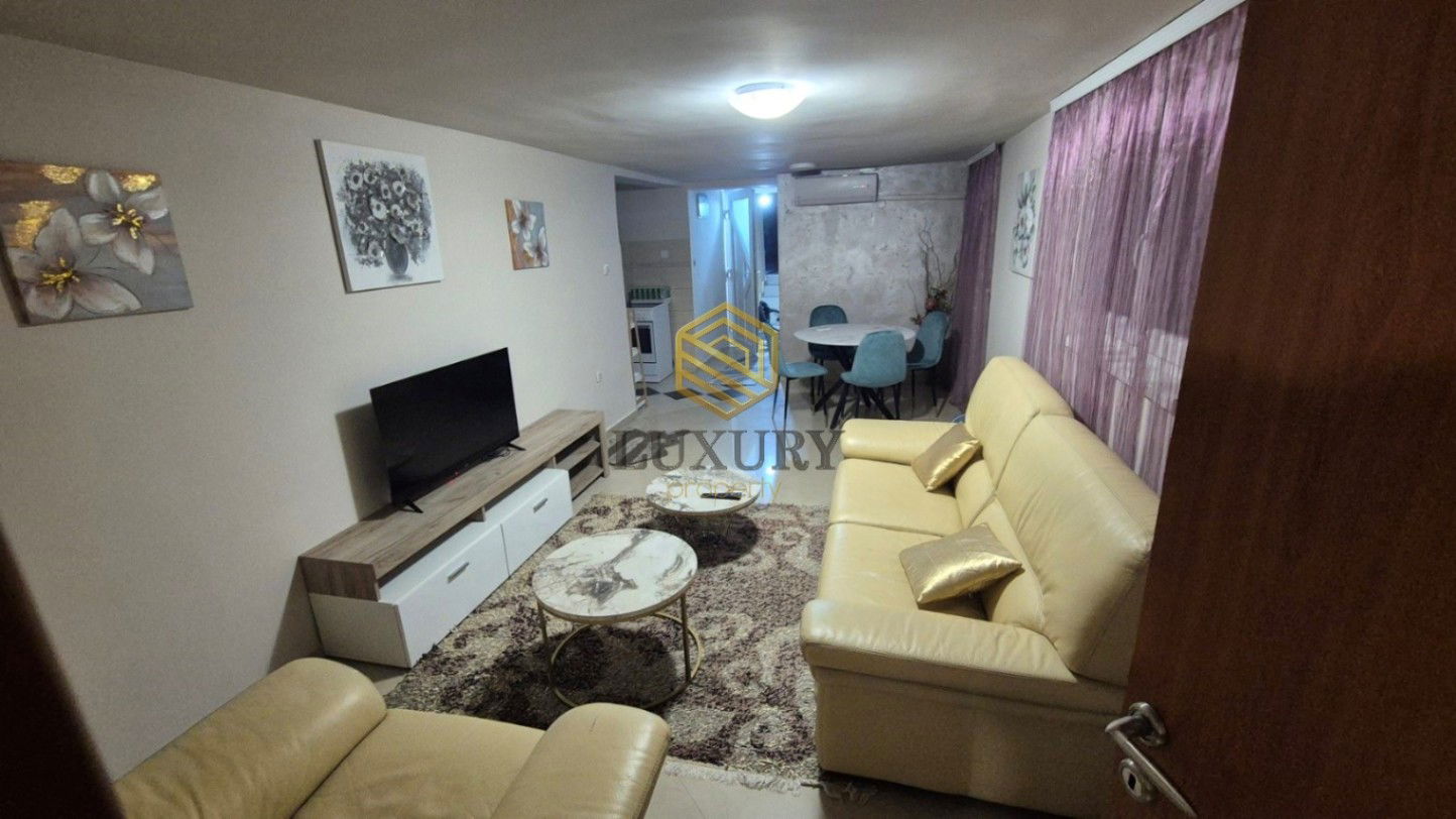 Izdavanje - Stan Podgorica, Zelenika