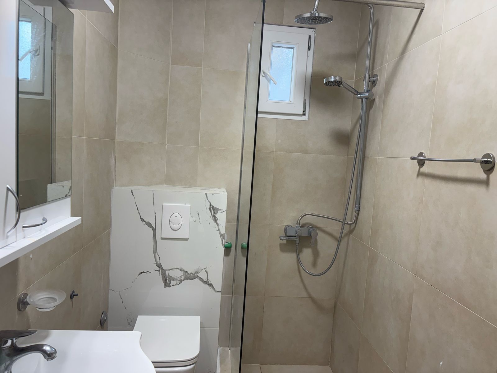 4bec6bcd-d39d-4b04-89e8-f5a2261c3d95.jpg